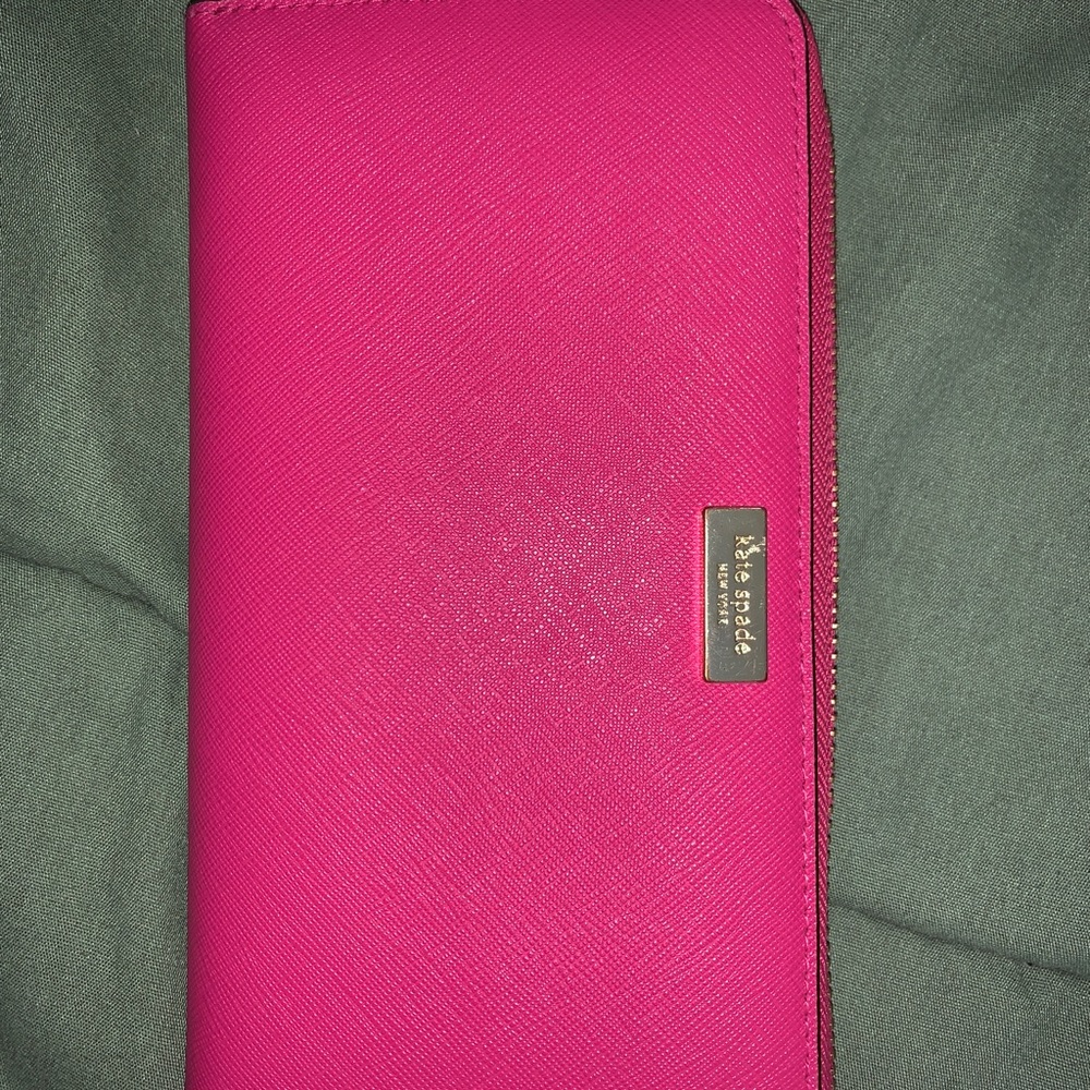 SOLD SOLD SOLD Kate  Spade Zip around wallet